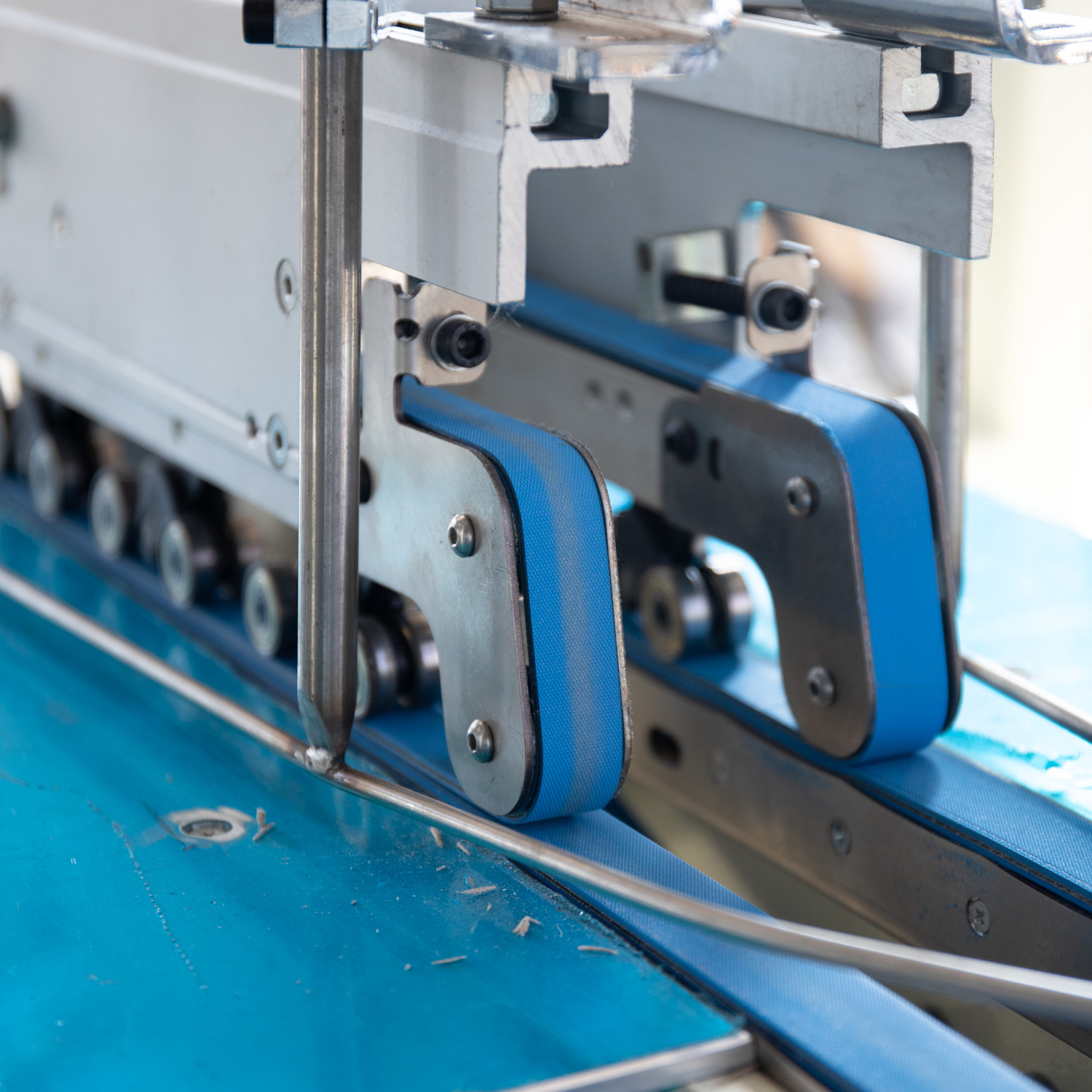 Innovative Automatic Carton Box Folding Gluing Stitching Machine for Aluminum Foil Box