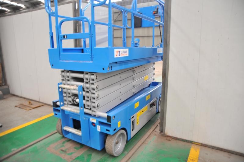 Stationary Self Propelled Hydraulic Scissor Lift Upright Type Blue Color Long Service Life