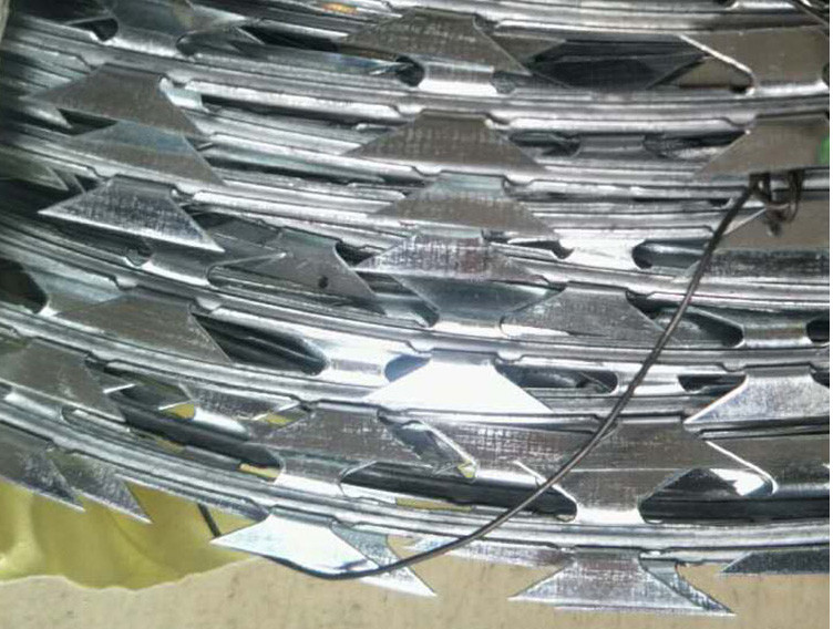 Hot Dipped Galvanized Razor Barbed Wire 10SWG Sharp Razor Tape