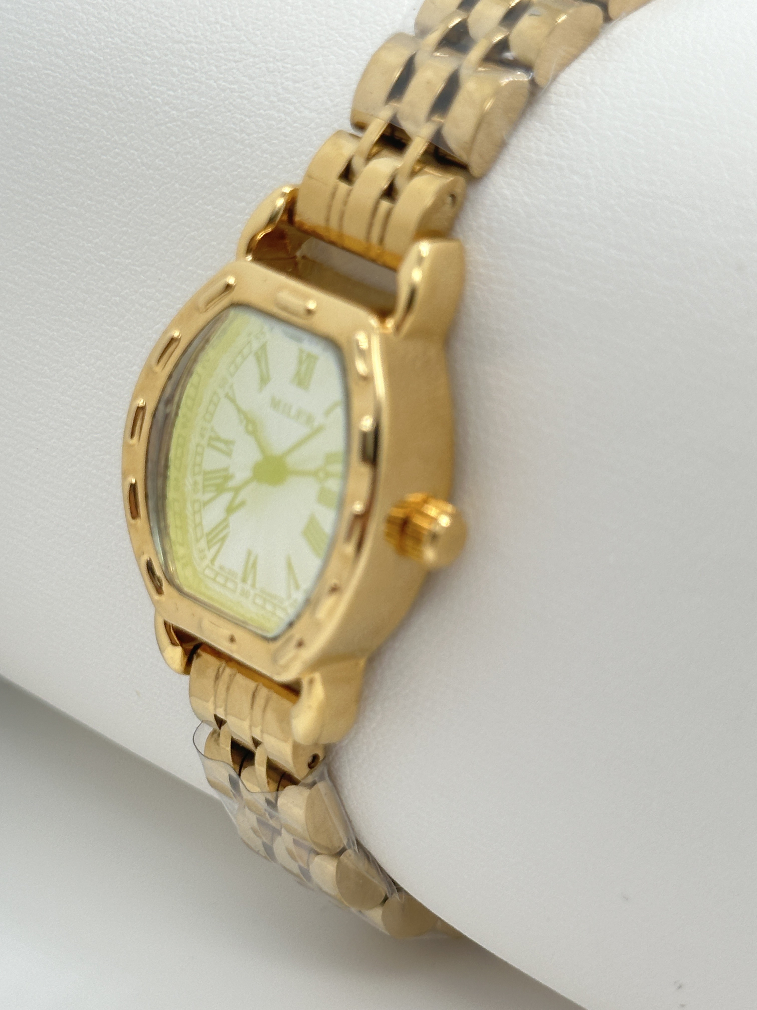 Oval Mineral Dial Stainless Steel Strap Watch Quartz Movement 18mm Band Width