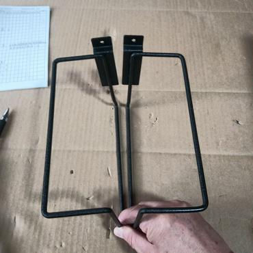 Adjustable Wire Slatwall Brackets, 1 left and 1 right per set