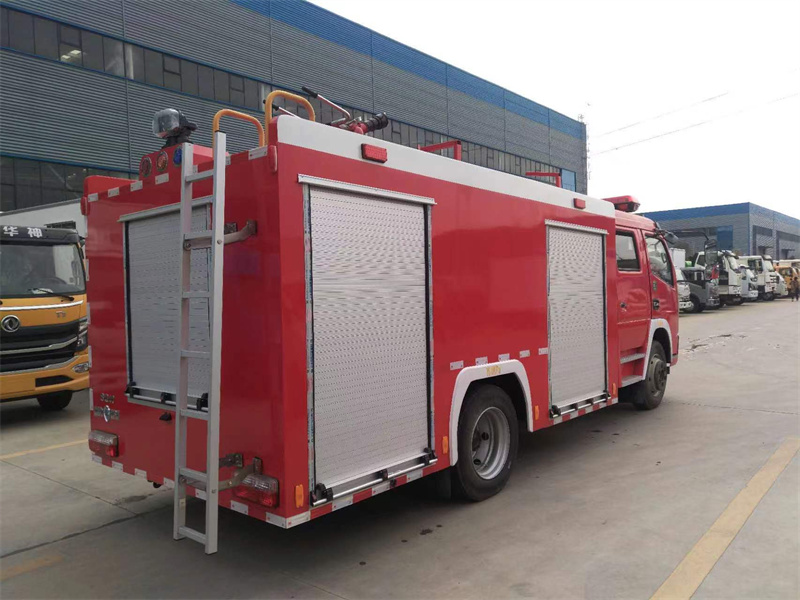 Dongfeng 4 Ton (3t Water 1t Foam) Discharge 30L/S Spraying Distance Maximum 55m Speed 95km/h Foam Fire Truck