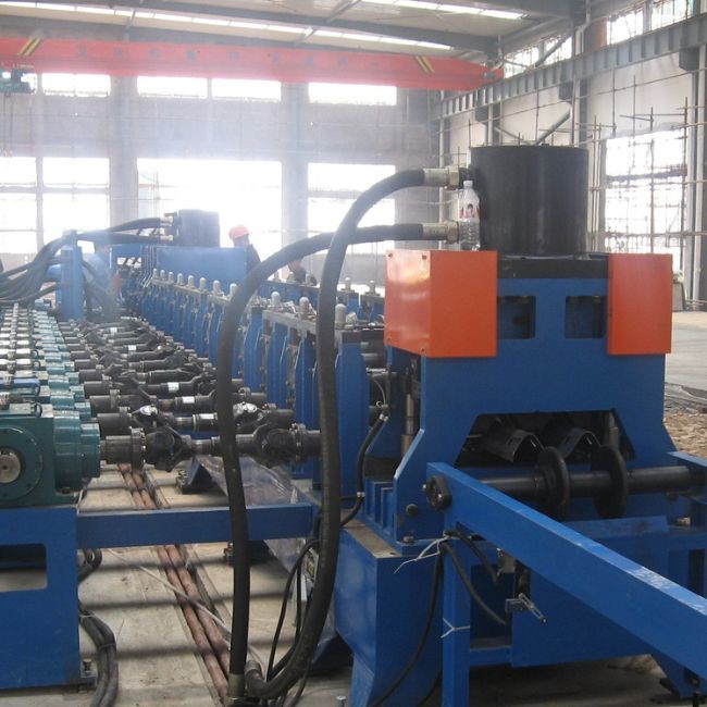 Gearbox Driven Highway Guardrail Making Machine OEM With Hydraulic Cutting