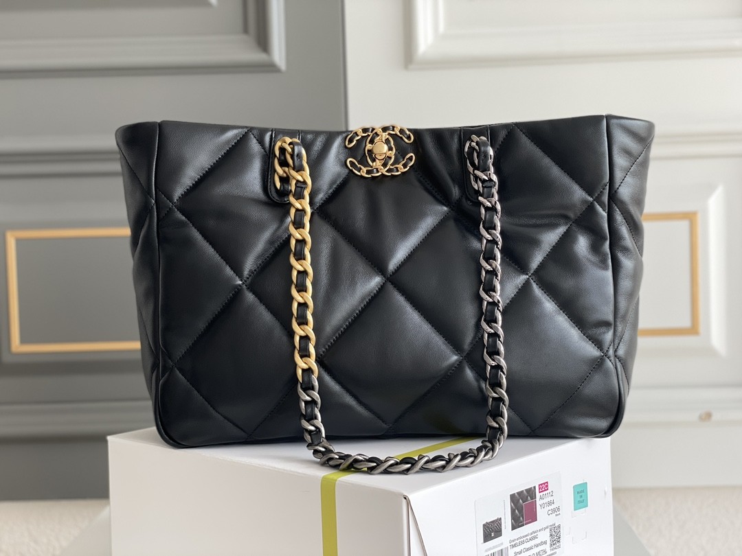 Casual Lambskin Chanel Classic Lambskin Bag Plain Party Office Style