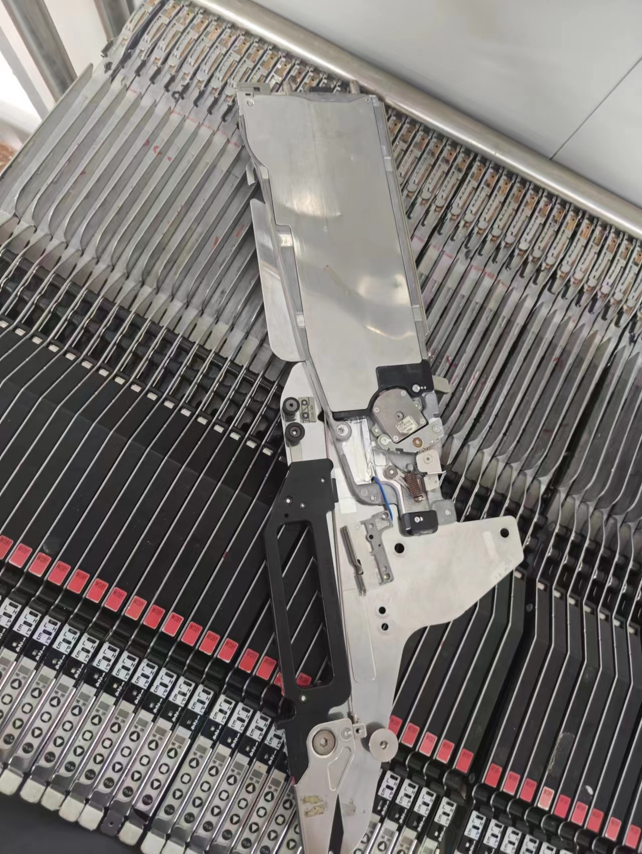 YSL-W12 YSL-W12C SMT Machine Electric Feeder Intelligent Feeder For SMT Pick And Place Machine 60*40*6