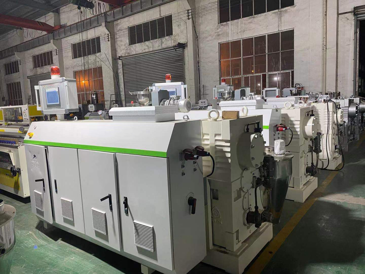 High Energy PVC Pipe Production Extrusion Machine 150 - 250KG / H