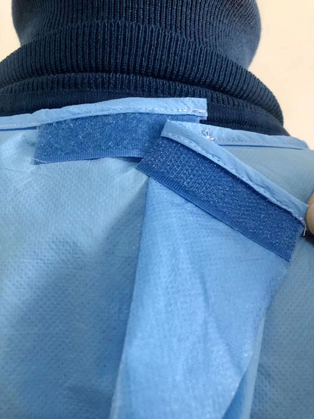 Sterile Surgical Gowns Factory Liquid Proof AAMI level 2 Surgical Isolation Gowns SMS45g for Hospital Use