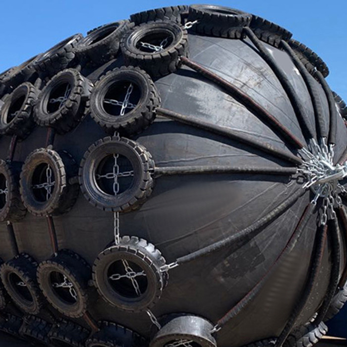 High Durability Yokohama Fender In Black For Ship Collision Prevention