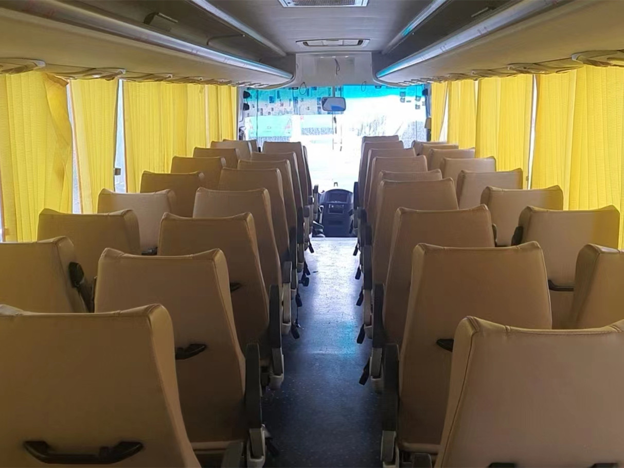 55seats Passenger Used Kinglong Bus 243kw XMQ6122 Manual Transmission Yuchai Engine