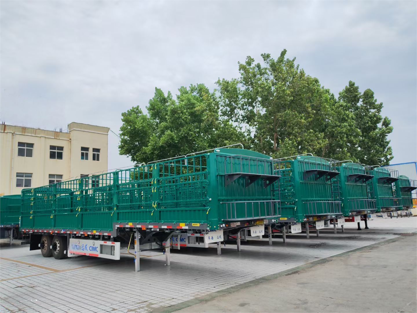 CIMC 2 3 4 Axles 30 50 60 ton Side Wall Bulk Livestock and Vegetables Transport Fence Stake Cargo Semi Truck Trailer