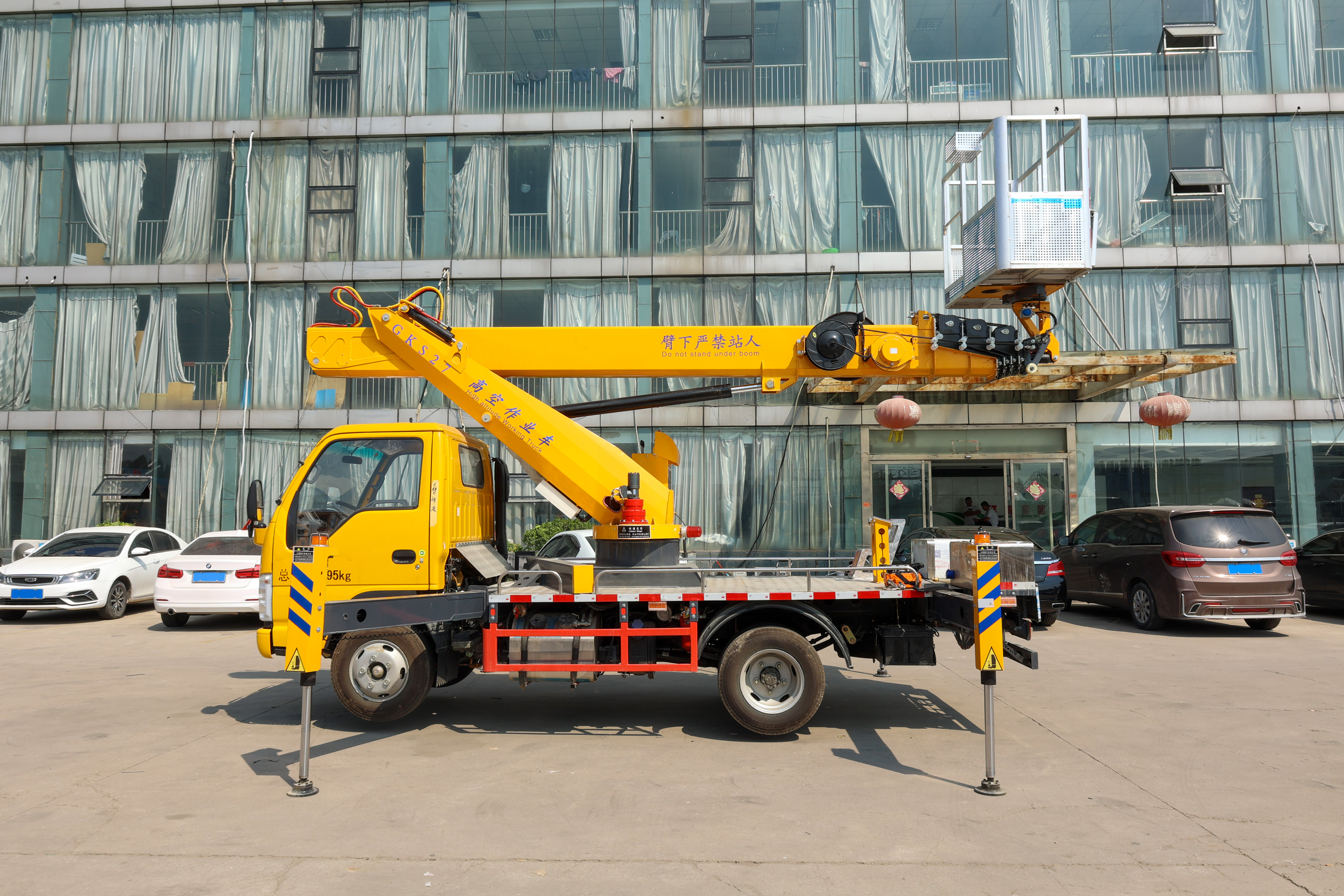 27m Hydraulic Truck Mounted Aerial Telescopic Access Ladders Bucket Truck Boom Lift Aerial Manlift Work Platform Truck A