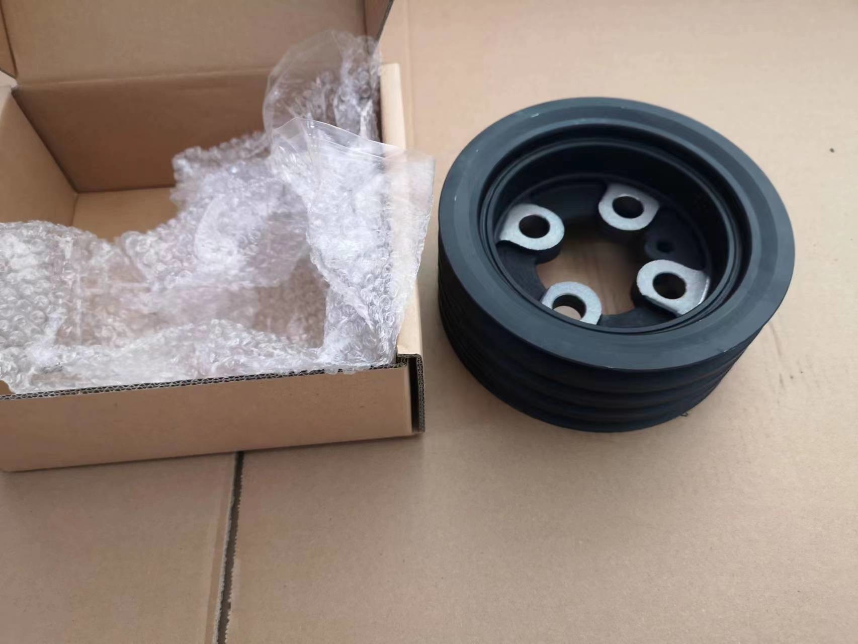8972220310 Crankshaft Pulley Cooling Fan Belt Generator Belt Pulley 4HF1 4HG1 Engine Parts
