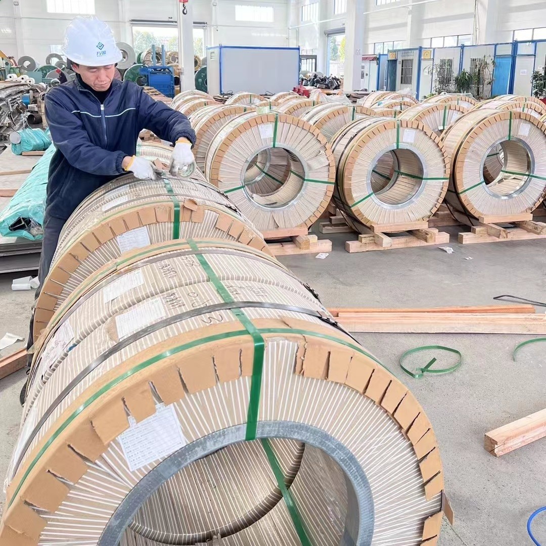 Cold Rolled Stainless Steel Strip Roll 0.3 - 3.0mm Slit Cutting Without Burr 8K