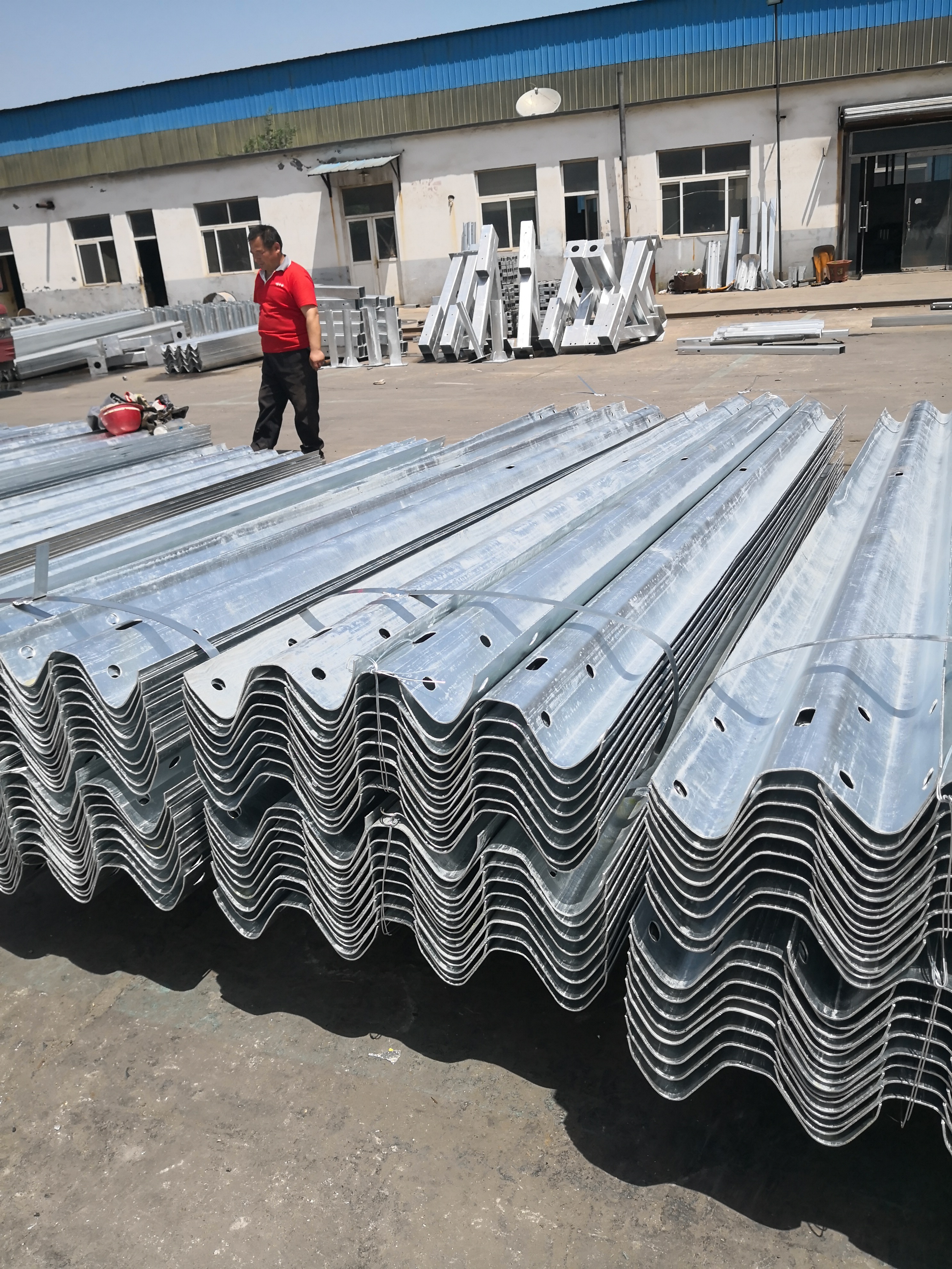 Q235 Steel Custom Color W Beam Highway Guardrail For Outdoor Security Protection
