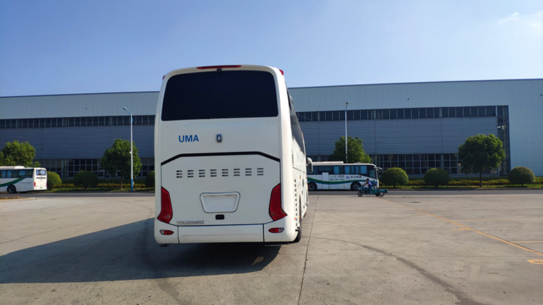 LHD/RHD Cummins 375HP Euro5 51+2 Seats Luxury Coach Bus YBL6128SD for Chile