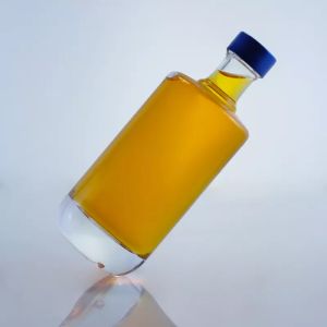 Round Shape Empty Glass Bottle With Screw Cap Decal Surface for 700 ml Vodka