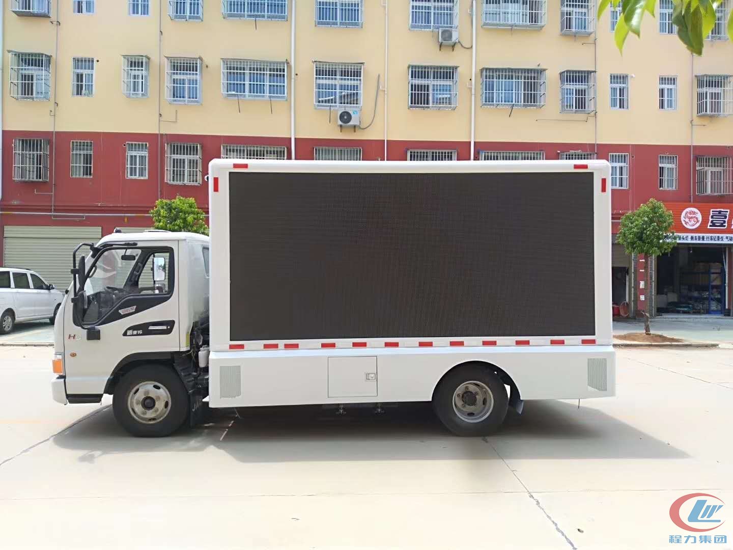 LED Display 3840*1728mm 120 hp 2.0 Electric Door Window Central Control Lock ABS Roller Advertising Light Box Advertising Truck