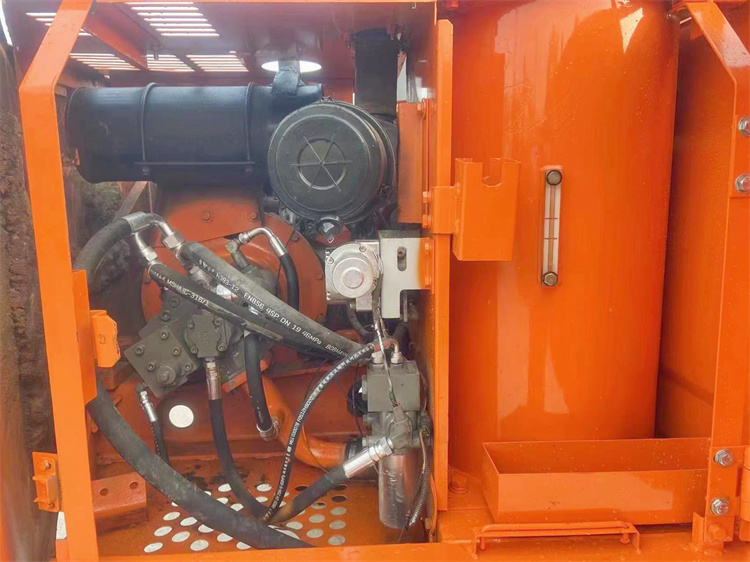 Good Condition 6 Ton Hitachi EX60-5 Excavator Japan Original 40.3 KW Engine ISUZU Now