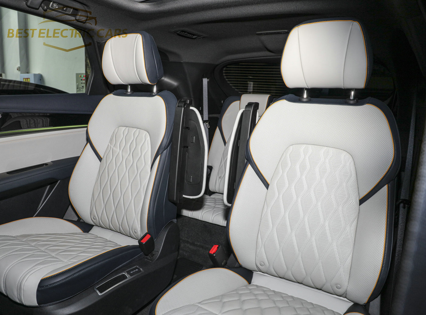 Four Wheel Drive BYD Tang Electric 180km/H 635KM BYD Electric Suv