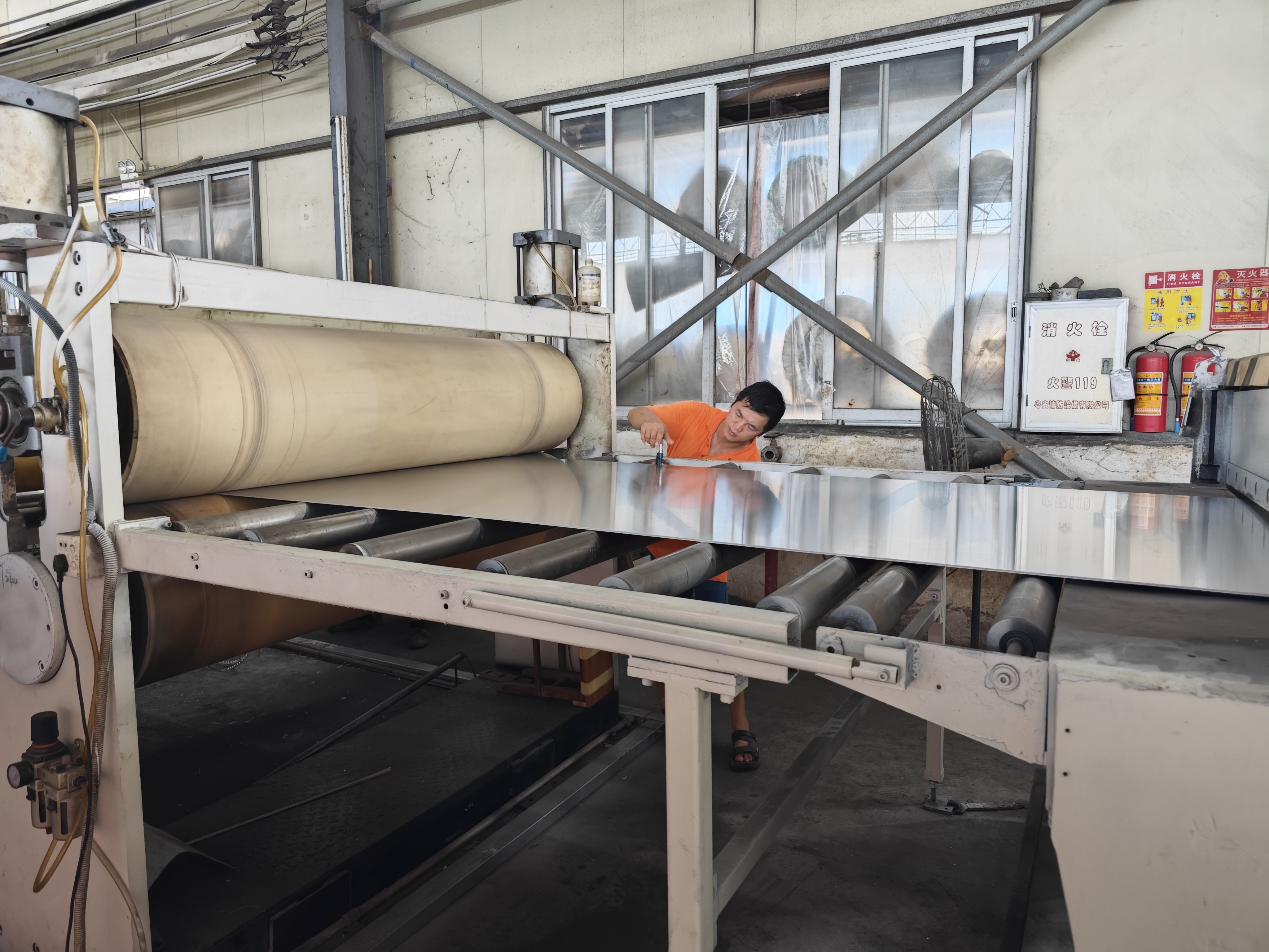 Fire Rated ACP Sheets In Mirror Finish Customizable Size Polyester Coating For Ceiling Panels