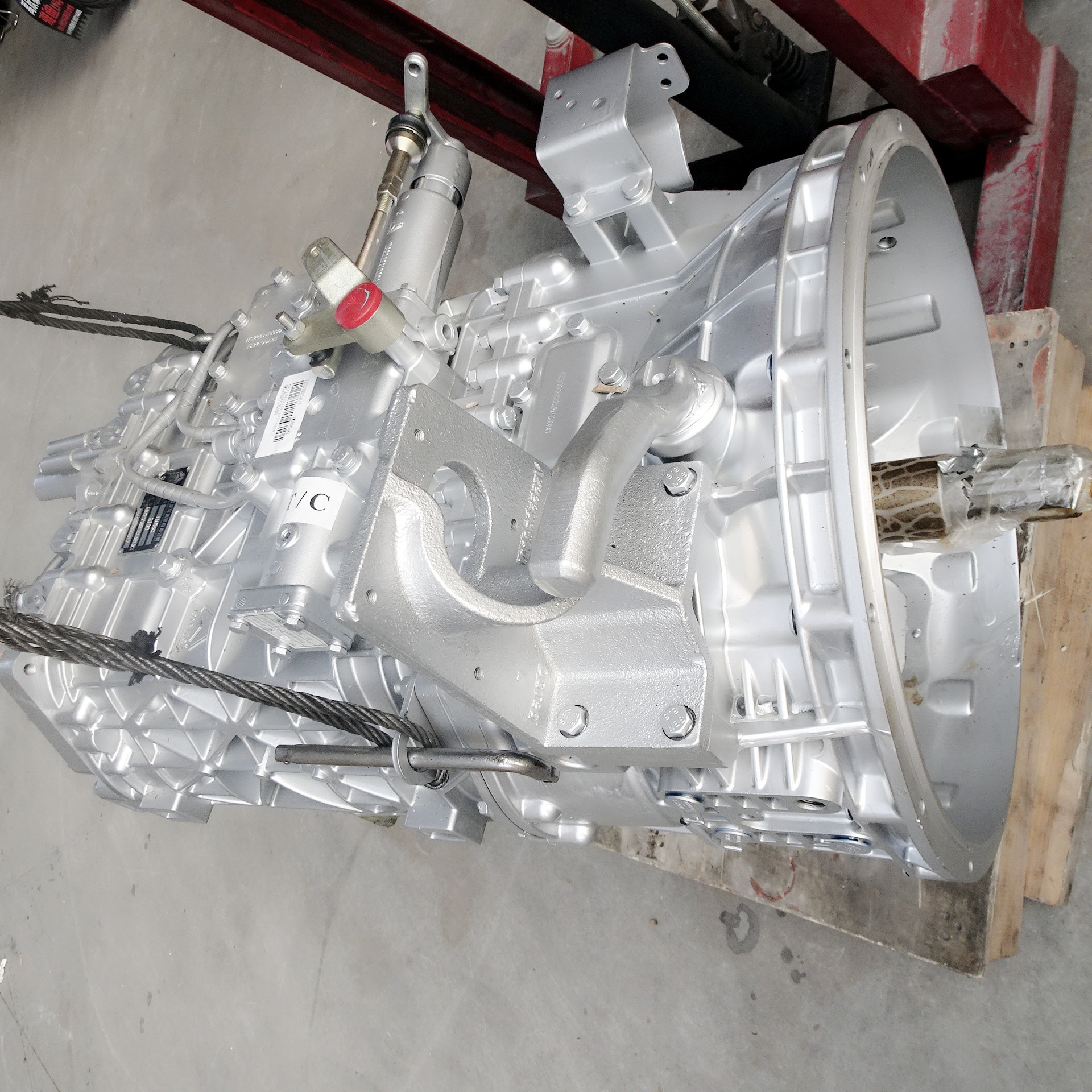 Used In HOWO Gearbox High And Low Conversion Original Quality Gearbox Shaftue Gearbox