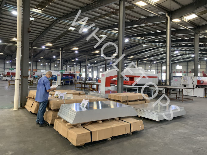 PVDF Coated 3.5MM Wall Aluminum Cladding Panel ISO14001 Customized Color