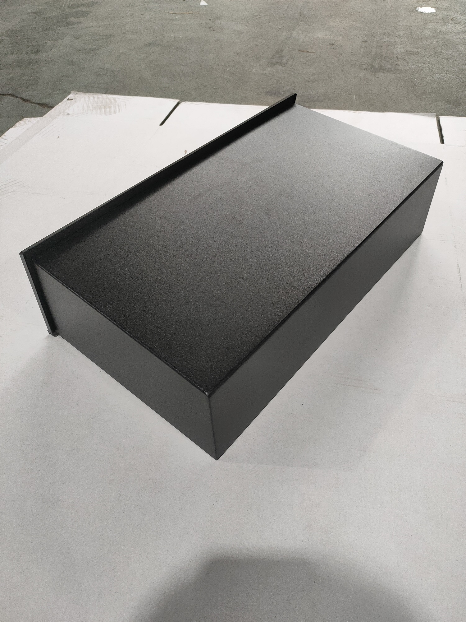 Large Capacity Wall-Mount Mailbox Made of Galvanized Steel and Customized Logo Print