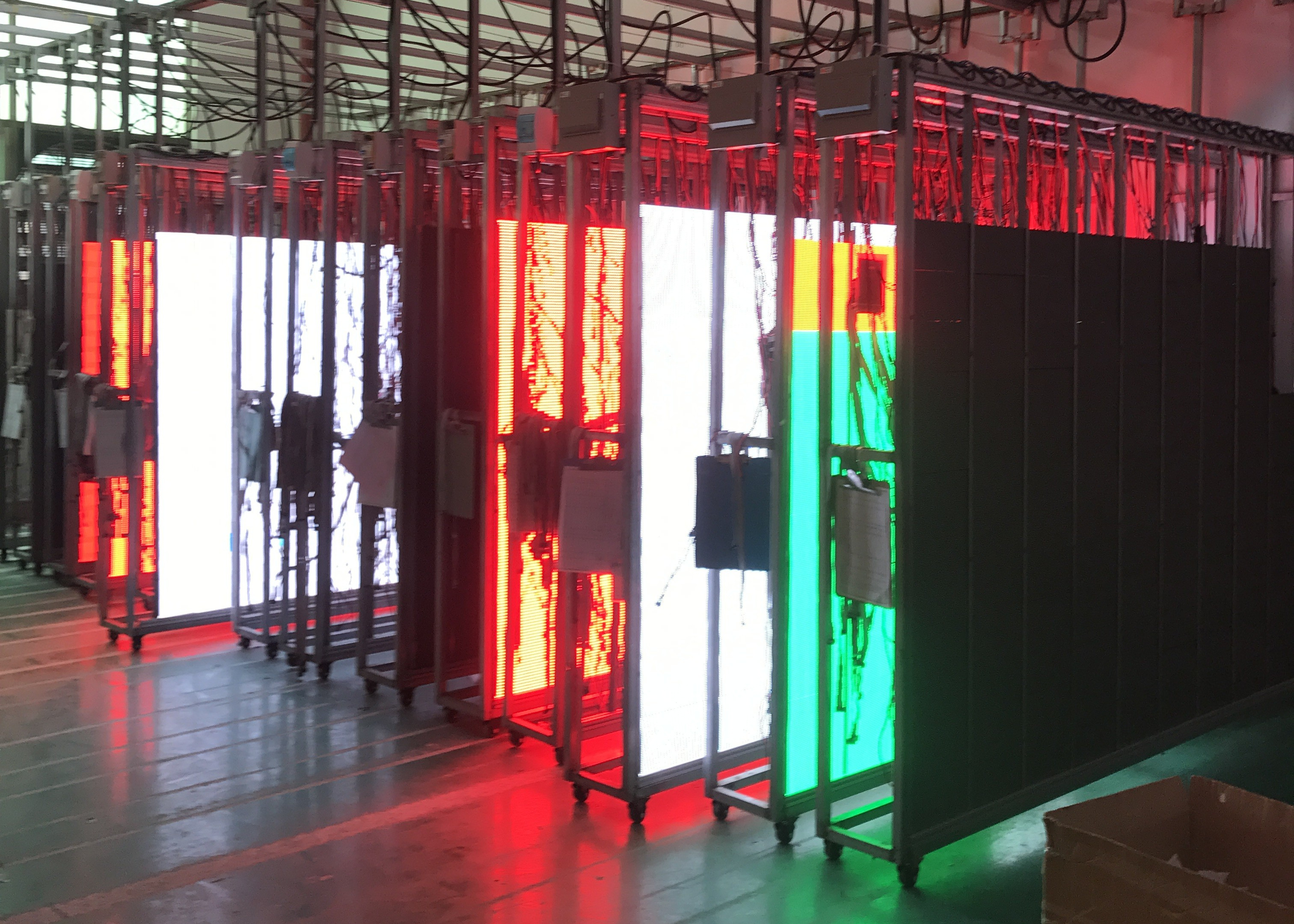 High Brightness SMD2121 Fine Pitch LED Display Die Cast Aluminum Cabinet CE/ROHS/FCC Certified
