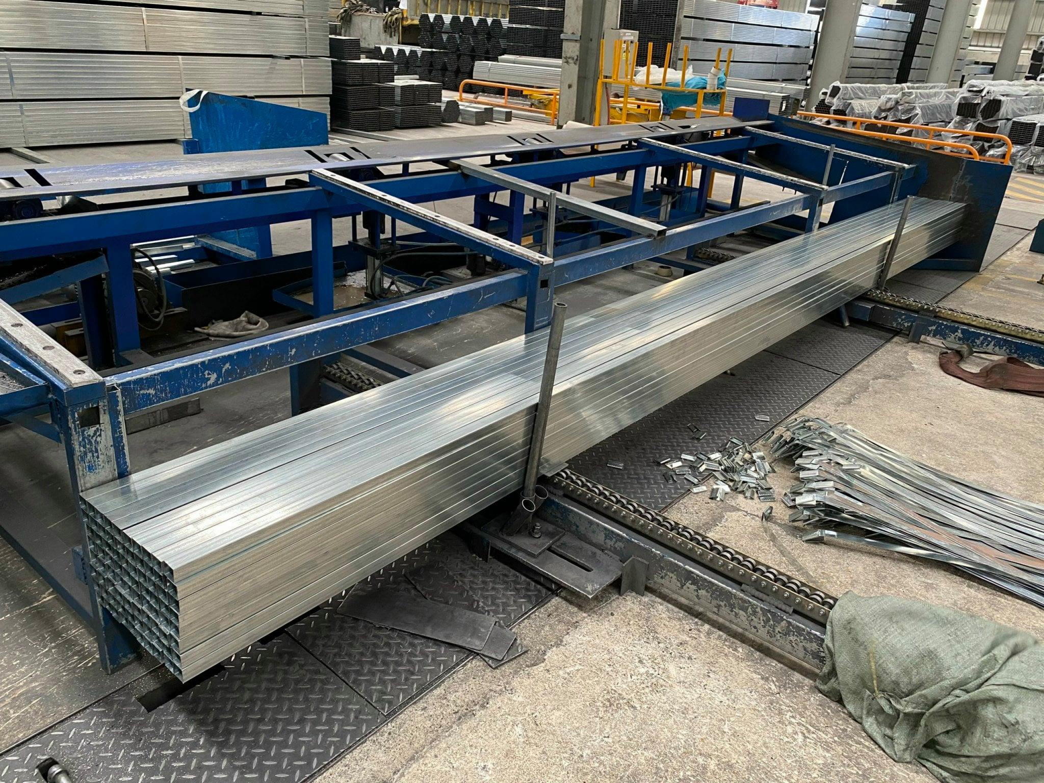 Hot Rolled Square Galvanized Steel Pipe 4m - 10m Straight Seam Welded Pipe