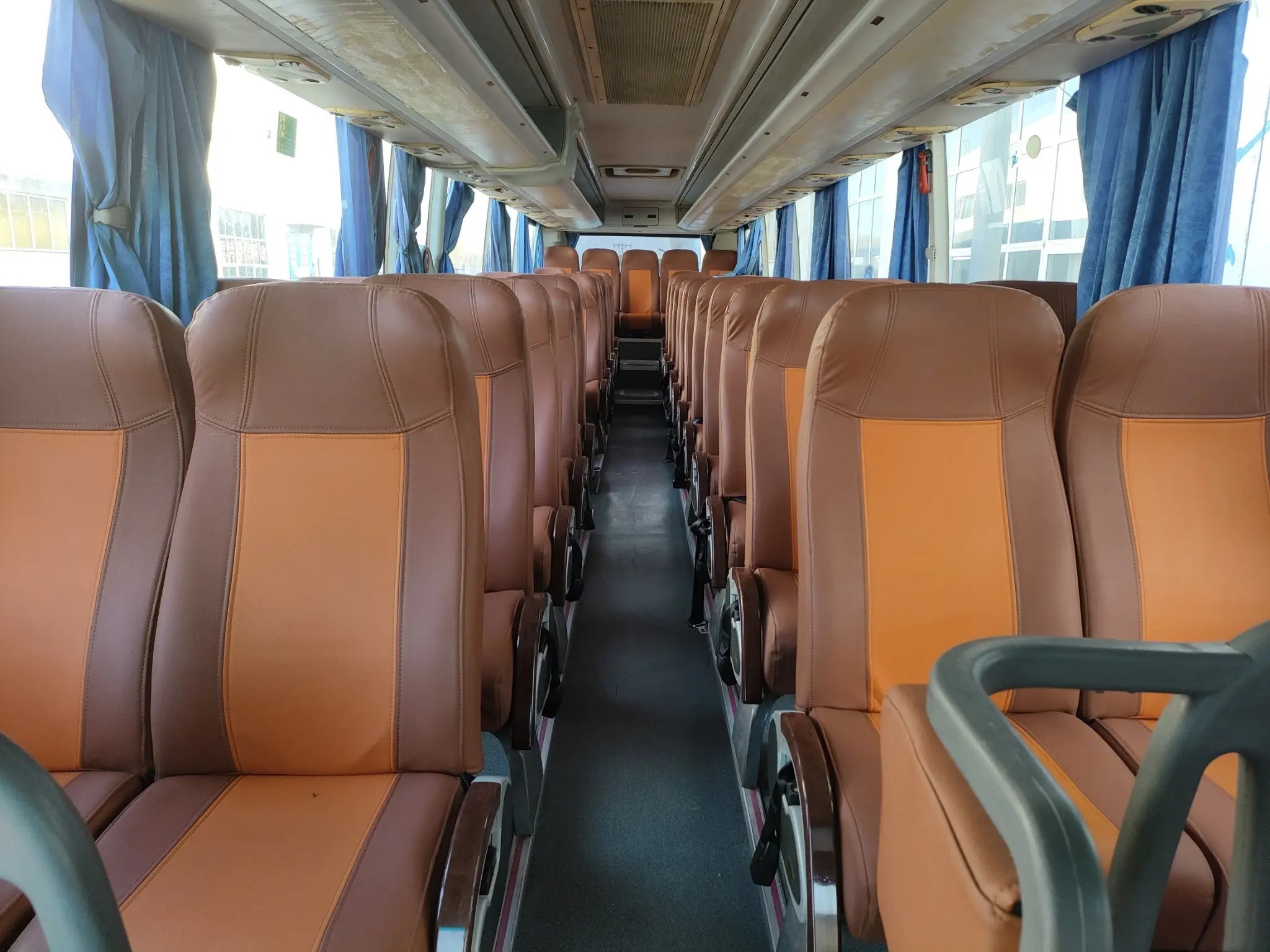 Used Travel Bus Yuchai Engine Double Doors 53 Seats 12 Meters Second Hand Zhongtong Bus LCK6125