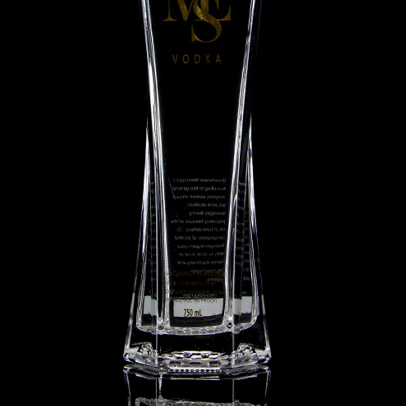 Unique 750ml Square Shoulder Super Flint Glass Bottle With Cork for Rum Vodka Whisky