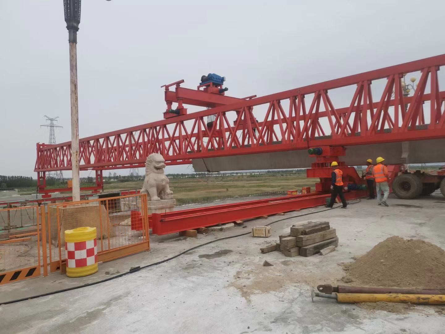 Henan bridge erecting machine, 200 / 50 bridge erecting machine, bridge construction crane, bridge construction paving m