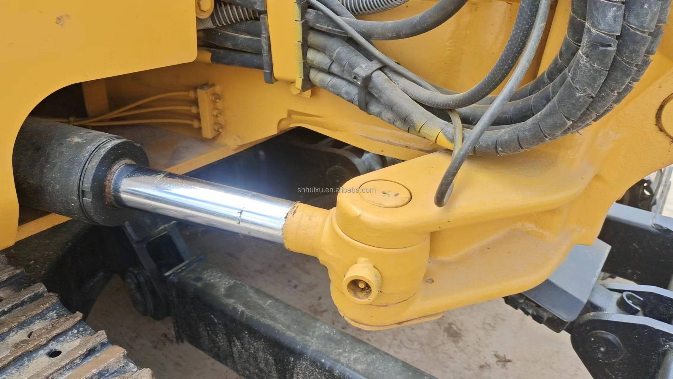 Used mini excavator CAT303 with driving cab hand earth digger China mini digger