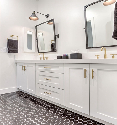 2023 Top Sale Modern Customized Popular Design Shaker Bathroom Vanity for Apartment