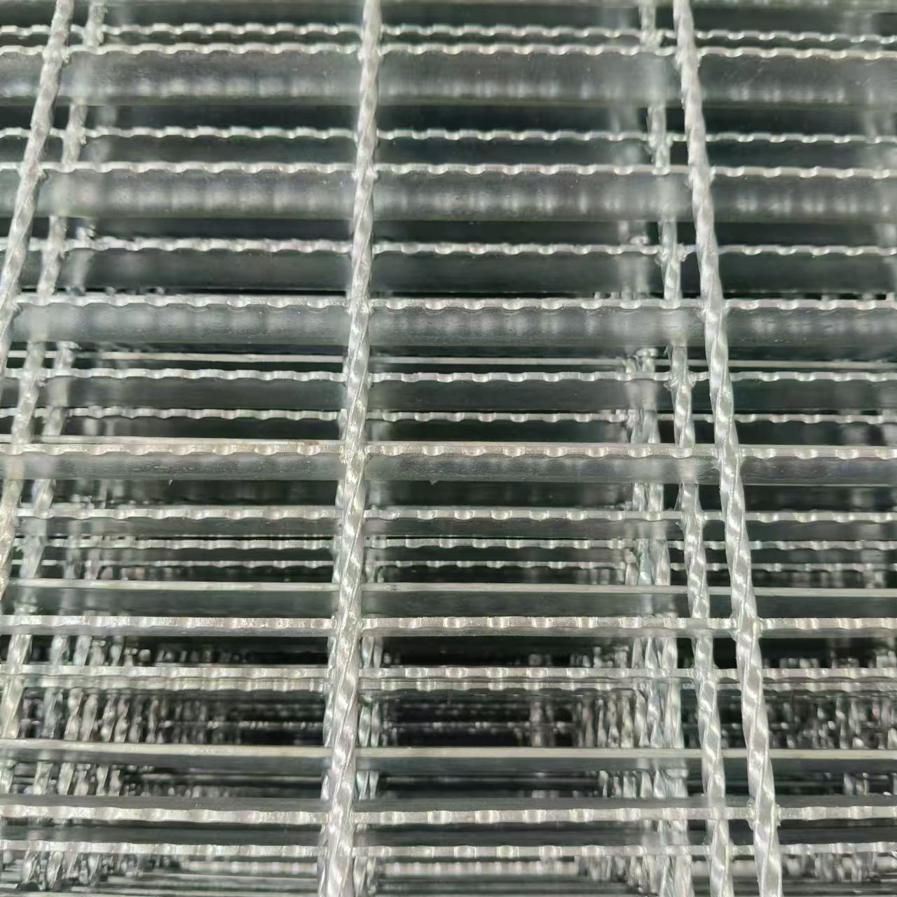 Wear-Resistant Steel Gratings: Extend the Lifespan of Your Flooring