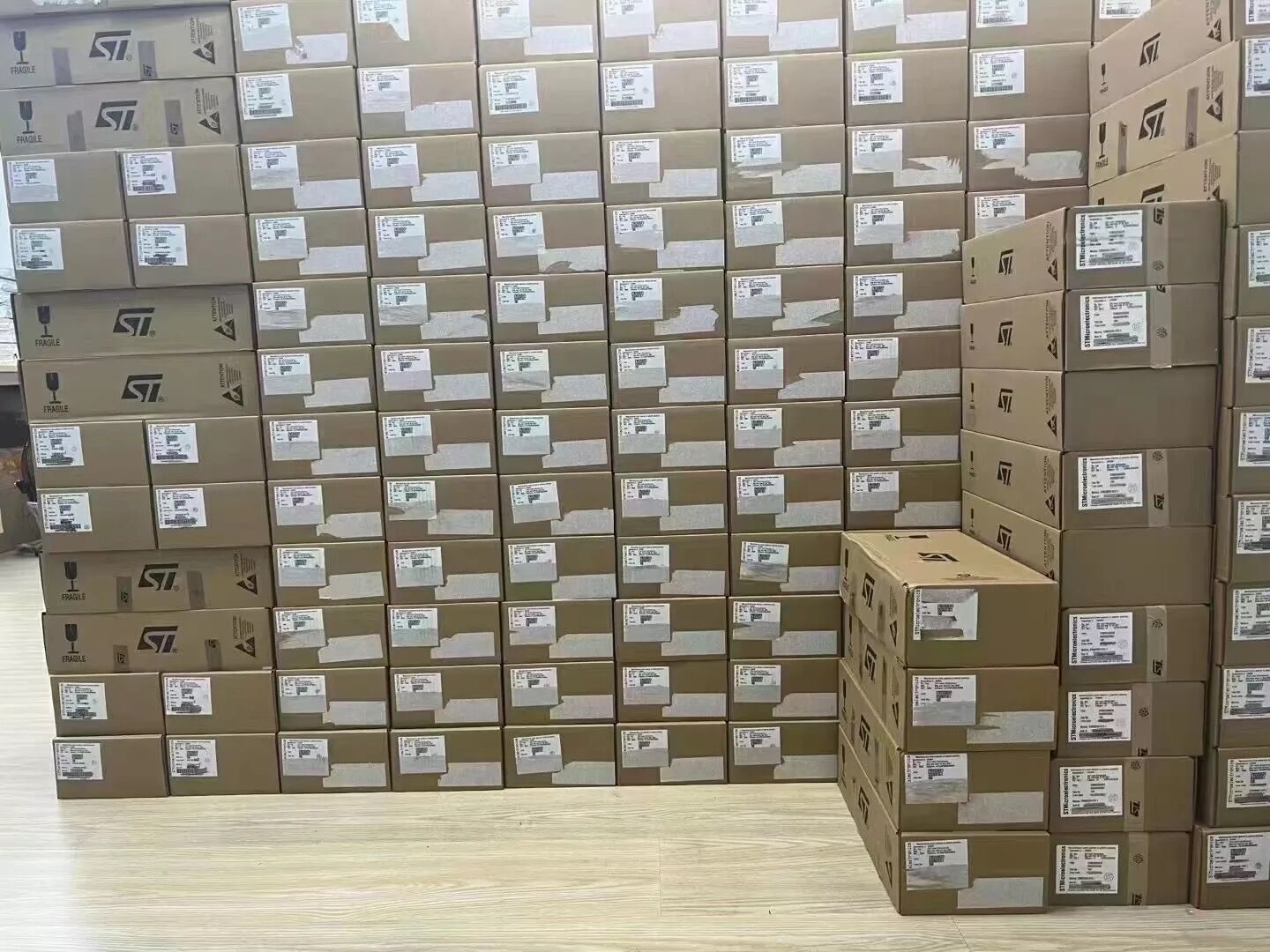 LE25U20AQGTXG Lc Part Original New Stock Integrated Circuit IC Chips LE25U20AQGTXG
