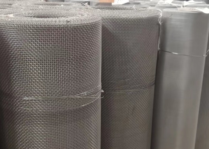 0.38mm 27.6lb SUS304 Plain weaving stainless steel wire mesh in oil, mine, chemical industry, food industry