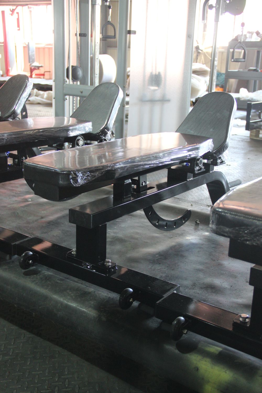 Commercial Adjustable Weight Bench Press Gym Equipment Free Weights Bench for Indoor Use Metal Material