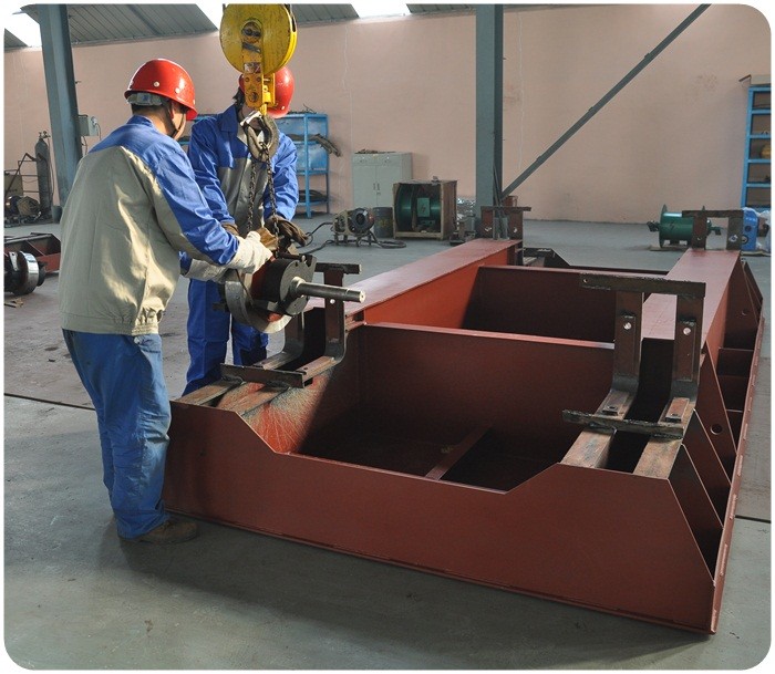 Shipyard apply electricity self-driven transfer cart on crane rail