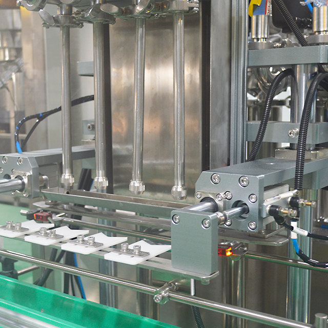 2023 Fresh Milk Sterilization Four Head Piston Filling and Capping Line for Operation