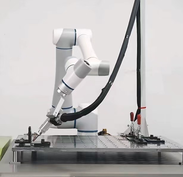 1300mm Range Collaborative Robots For Triangular Spiral Welding
