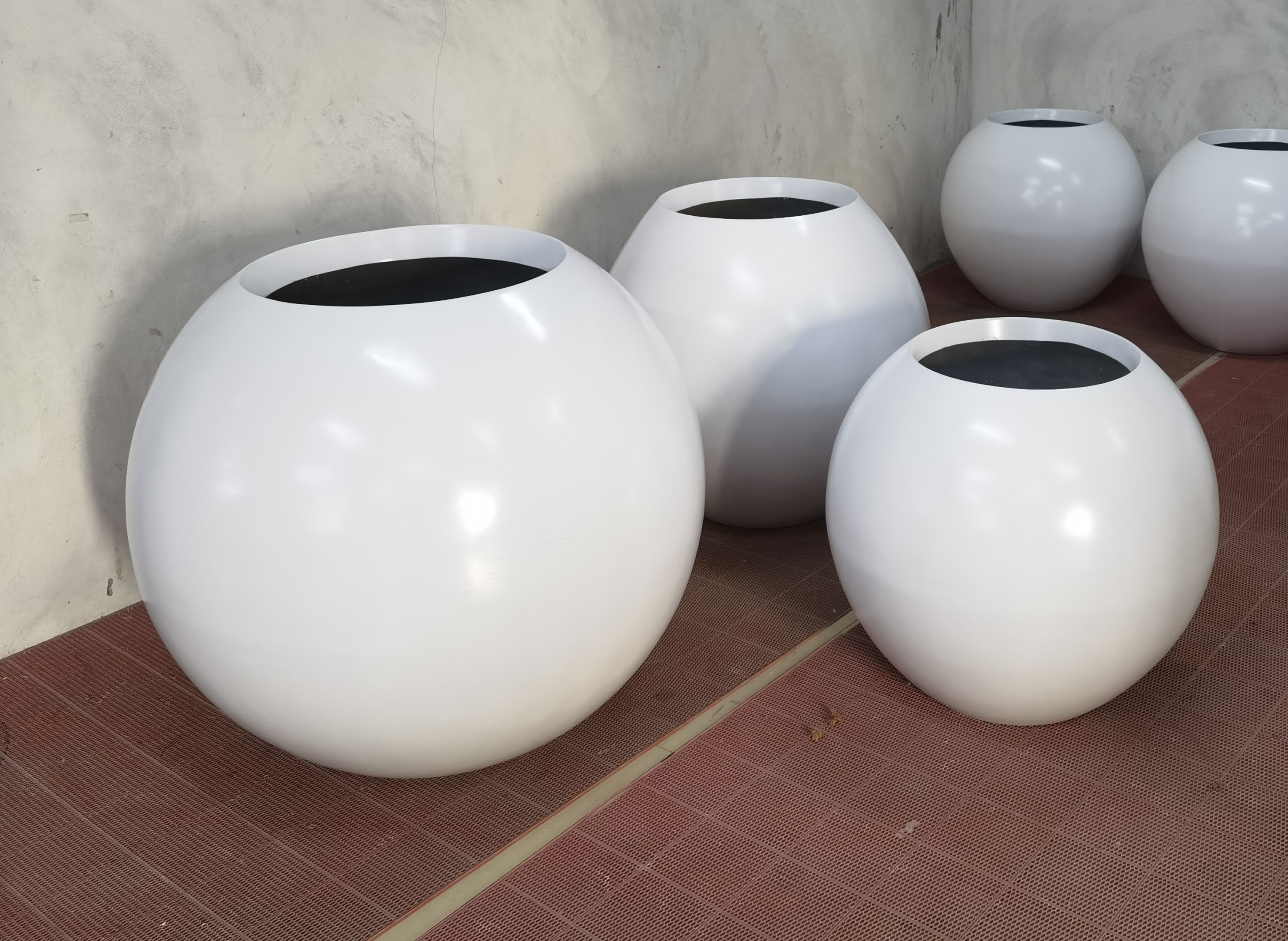 Round Shape Tall Large Fiberglass Flower Pots Customized Logo Printing Resin Fiberglass Plant Box