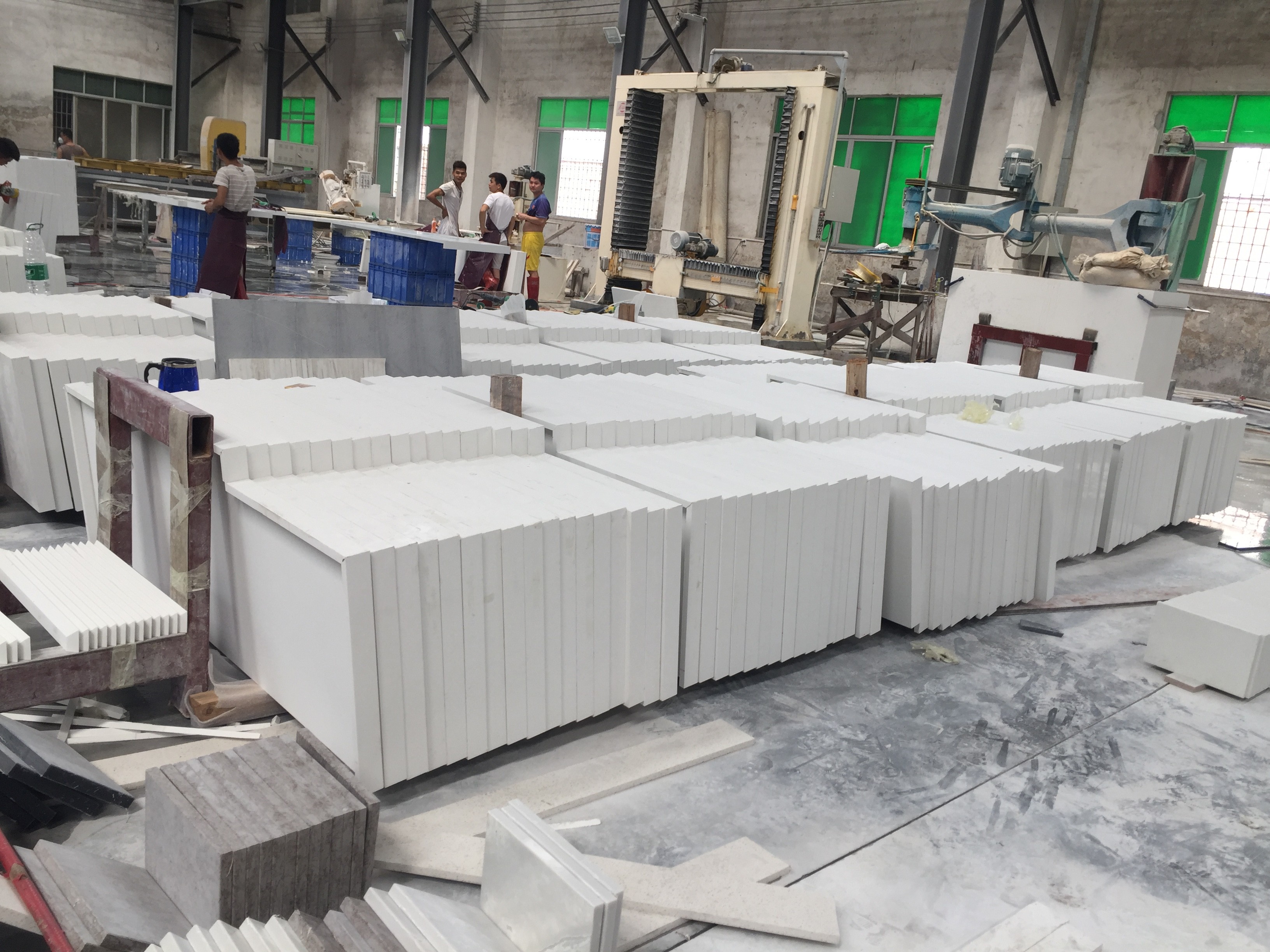 White Grey Vein Quartz Countertop Slabs 18mm 20mm 30mm Calacatta