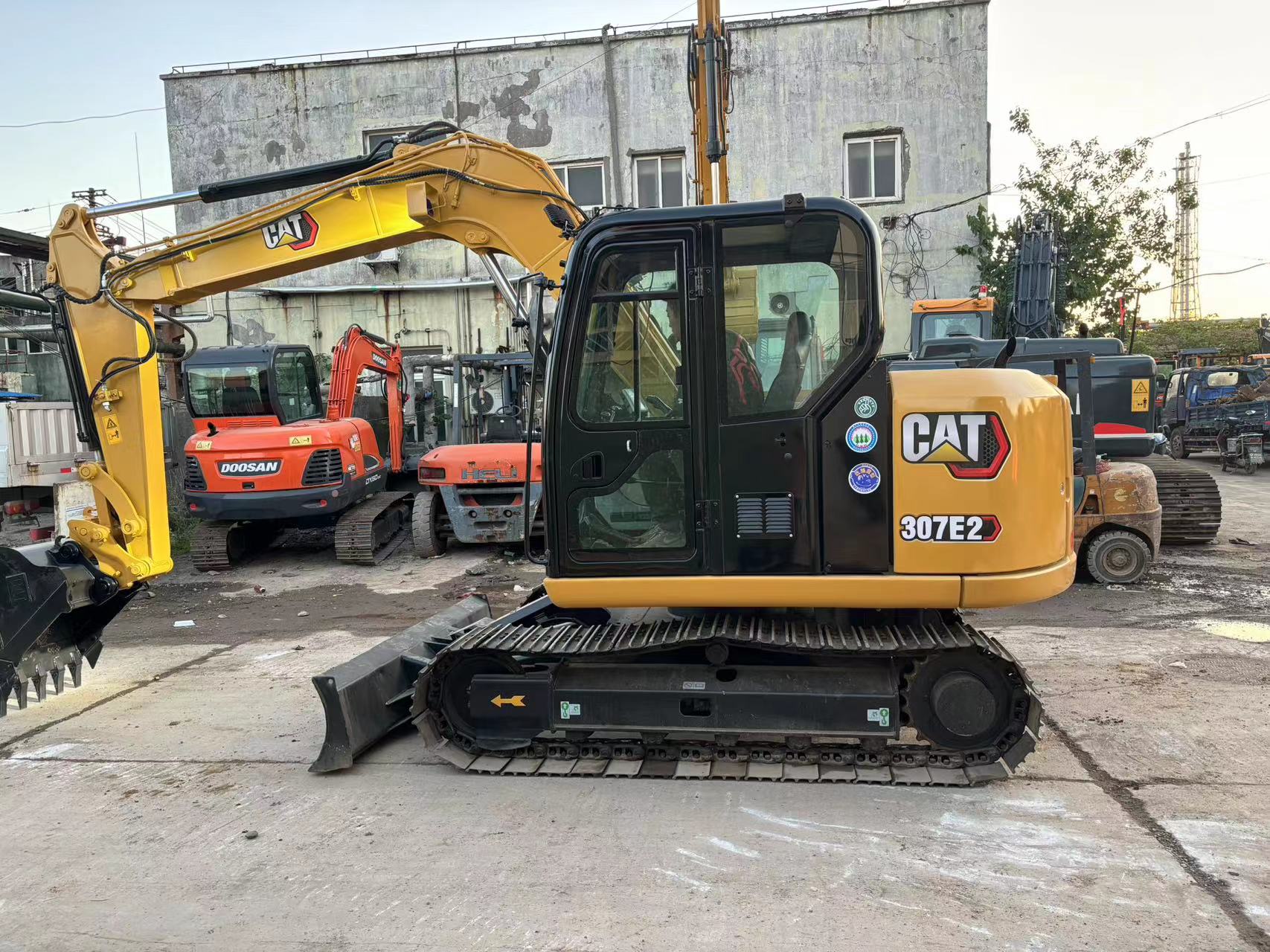 Second Hand Caterpillar CAT 307 Crawler Excavator from Japan with Low Working Hours