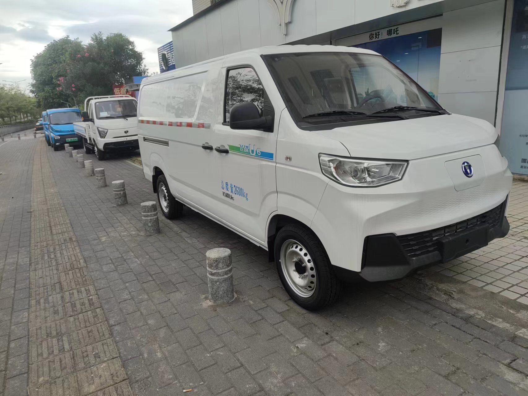 210km Range 2 Seater Van U6 Electric Truck with No Touch Screen and Compact Design