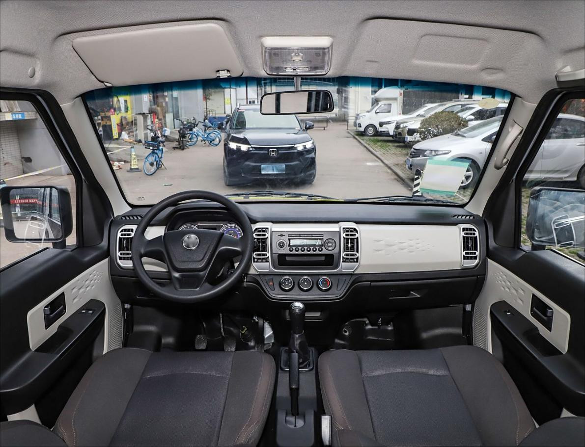 BIG AUTO 11 - Seat CNG Van BIGC36: Your Reliable Commercial Vehicle Partner