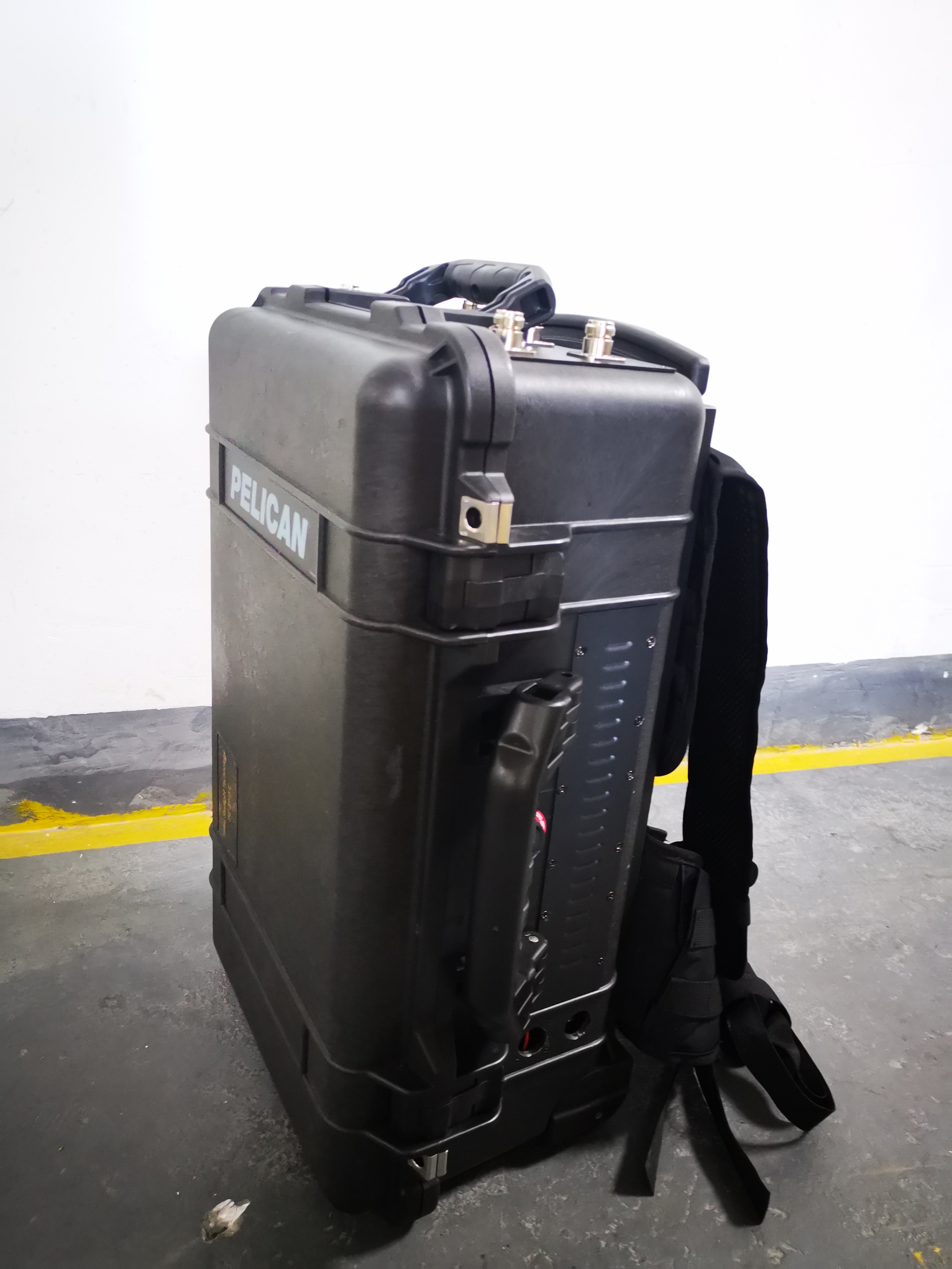 Bochuang spacetime high-power UAV driver 900MHz / 433MHz / 1.2g/2.4g/5.8/gps frequency output 500-2000m UAV jammer