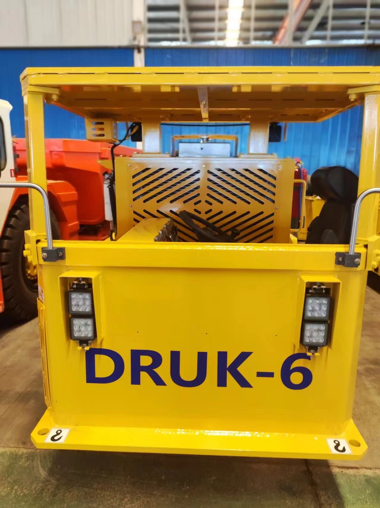 Mini Underground Mining Truck 6 Tons Gold Lead Zine DEUTZ Original Engine OEM Support