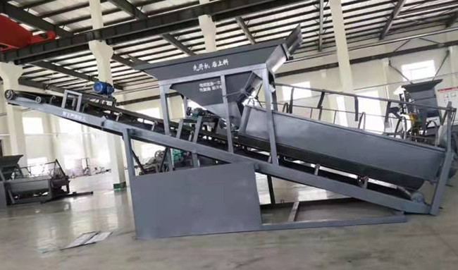Portable Mobile Vibrating Sand Screening Machine With Conveyor Belt