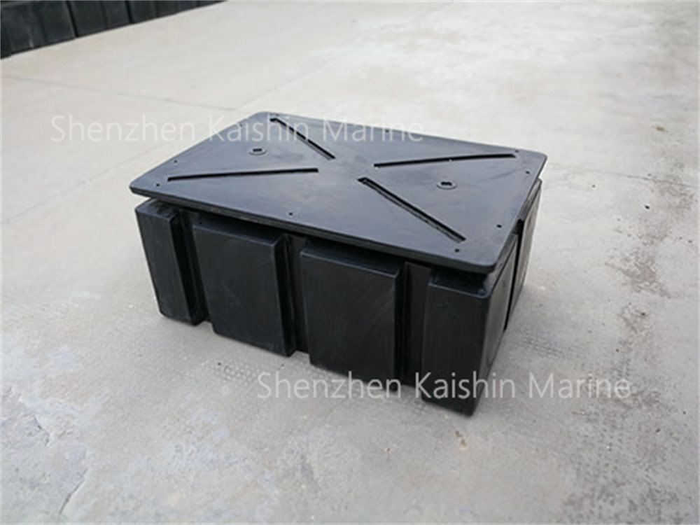  Durable LLDPE Floating Dock In Black Or Customized For Marina Yacht Floating Bridge Pontoon Manufactures
